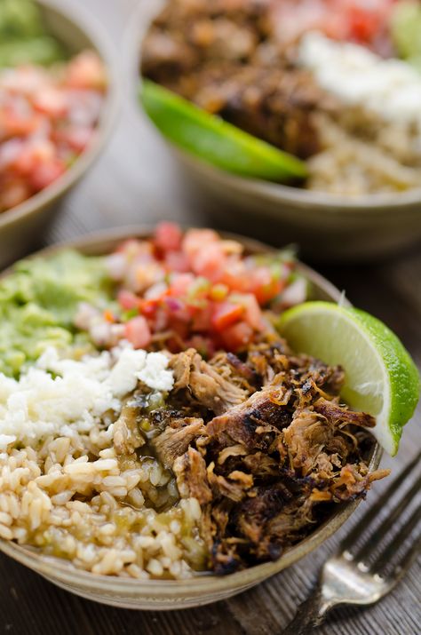 Rice Bowls Crockpot, What To Serve With Pork Carnitas, Rice Bowl Bar, Ww Bowls, Pulled Pork Bowl, Easy Pork Carnitas, Chipotle Bowls, Rice Bowls Healthy, Bowls Healthy