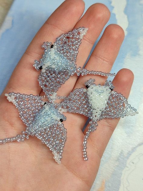 Stingray Bead Pattern, Beaded Fish Tutorial, Beaded Animals Patterns, Seed Bead Animals, Beading Animals, Beaded Fish, Bead Animals, Idee Cricut, Seed Bead Crafts