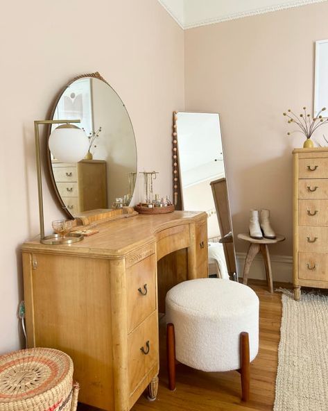 Vintage Vanity Ideas Bedroom, Floor Vanity Ideas Bedroom, San Francisco Bedroom, Vintage Vanity Makeover, Boho Bedroom Makeover, Boho Vanity, Rental Bedroom, Living Room Vanity, Vanity With Mirror