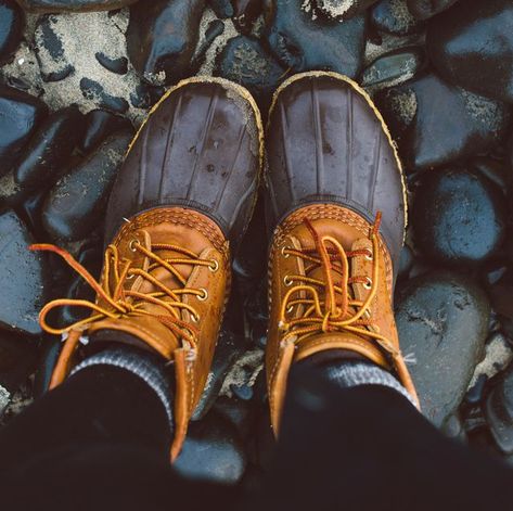 15 Best Waterproof Duck Boots for Women 2022 - Cute Duck Boots How To Style Duck Boots, Style Duck Boots, Boots For Women 2022, Duck Boots Outfit, Boots Aesthetic, Womens Duck Boots, Preppy Shoes, Cute Duck, Duck Cloth