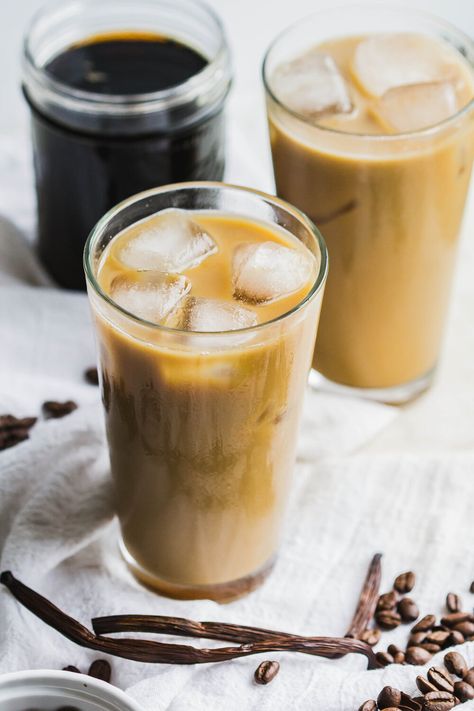 Brown Sugar Vanilla Iced Coffee, Summer Coffee Drinks, Coldbrew Coffee, Vanilla Drinks, Coffee Creations, Vanilla Iced Coffee, Cold Brew Coffee Recipe, Brown Sugar Recipes, Summer Coffee