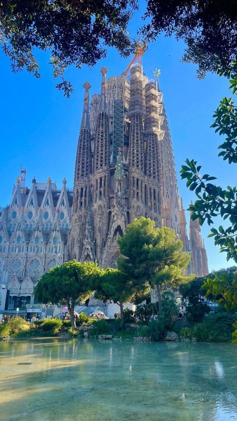 Places To Travel In Europe, Places In Barcelona, Barcelona Aesthetic, Pink Terracotta, Whats Wallpaper, Photo Voyage, Spain Aesthetic, Drømme Liv, Travel In Europe