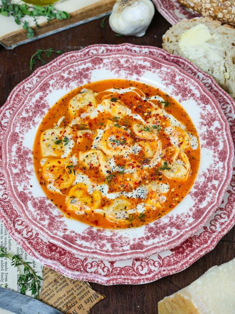 Alla Vodka Tortellini Soup (Less than 10 ingredients!) - BRIGHT MOMENT CO. Authentic French Baguette Recipe, Weeknight Soup, French Baguette Recipe, 2024 Meals, Bell Pepper Soup, Vodka Sauce Pasta, Work Kitchen, Baguette Recipe, Cozy Soups