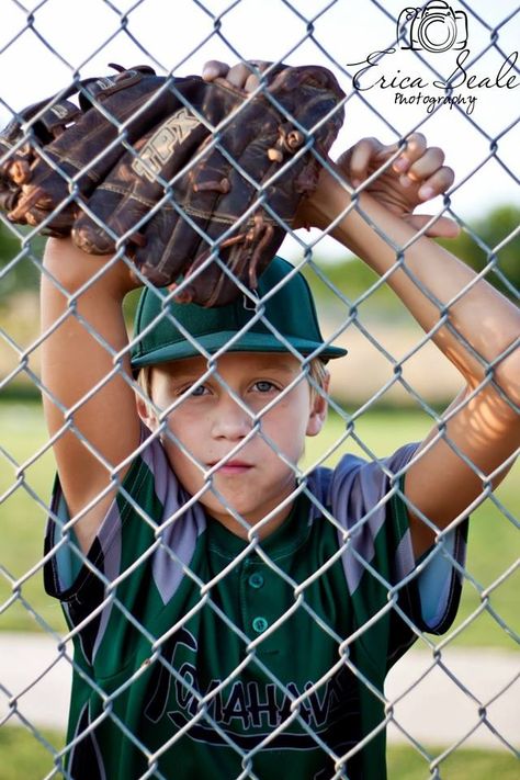 Baseball Photography Baseball Field Photography, Youth Baseball Pictures Poses, Baseball Poses For Pictures Boys, Baseball Family Photoshoot, Baseball Pictures Poses For Kids, Kids Baseball Pictures, Youth Baseball Pictures, Baseball Team Pictures Poses, Baseball Photoshoot