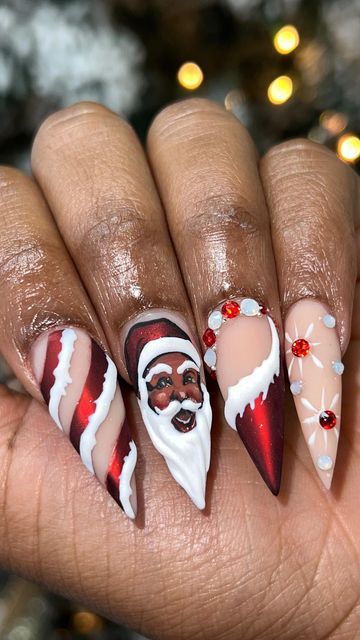 Black Santa Claus Nails, 3d Nail Designs Christmas, Unique Christmas Nail Designs, Vintage Christmas Nails, Poinsettia Nails, Unique Christmas Nails, Alabama Nails, Santa Hat Nails, Santa Nail Art