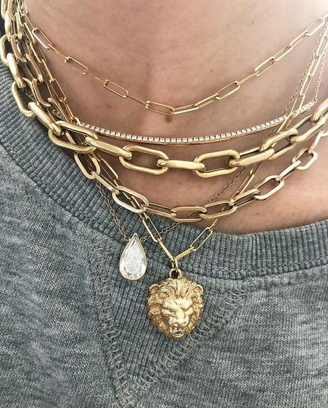 Notes from a San-Francisco based necklace collector - In Detail | Fashion jewelry, Women jewelry, Jewelry inspiration Detailed Jewelry, Gold Diamond Necklace, Stiletto Nails, Jewelry Inspo, Jewelry Trends, Cute Jewelry, Layered Necklaces, Jewelry Inspiration, Chains Necklace