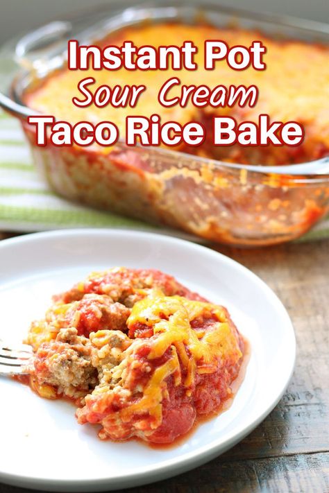 Instant Pot Sour Cream Taco Rice Bake--a layered dish with taco meat, rice, sour cream, seasoned tomato sauce and cheddar cheese. Taco Rice Bake, Instant Pot Sour Cream, Easy Casseroles, Instapot Meals, Taco Rice, Rice Bake, Easy Beef Stew, Breakfast Burritos Recipe, 8x8 Pan