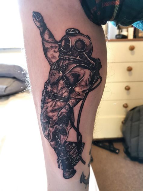 Vintage Diver by Bex Hoodless Cardiff Wales Deep Diver Tattoo, Astronaut And Scuba Diver Tattoo, Old Scuba Diver Tattoo, Astronaut Deep Sea Diver Tattoo, Deep Sea Diver Helmet Tattoo, Vintage Diver, Diver Tattoo, Trending Tattoos, Astronaut Tattoo