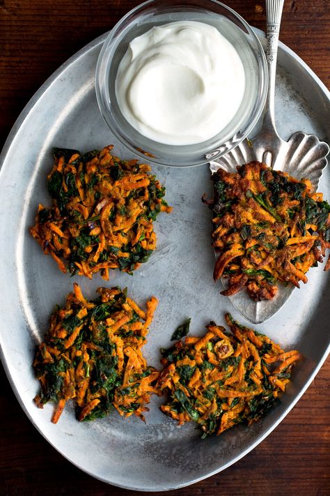 Latkes Recipe, Potato Latke Recipe, Spinach Breakfast, Spicy Carrots, Potato Latkes, Matzo Meal, Hanukkah Food, Carb Alternatives, Nigella Seeds