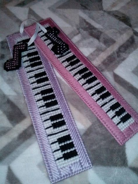 eBlueJay: Keynote piano bookmark / 7 or 10ct Plastic Canvas Pattern Digital Download PDF Piano Bookmark, Plastic Canvas Box Patterns, Plastic Canvas Letters, Bargello Patterns, Book Marker, Holiday Canvas, Plastic Canvas Books, Bargello Needlepoint, Plastic Canvas Coasters