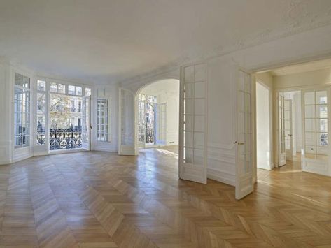 Classic Apartment, Parisian Interior, Interior Design Minimalist, French Apartment, Apartment In Paris, Wooden Floors, 아파트 인테리어, Parisian Apartment, Empty Room