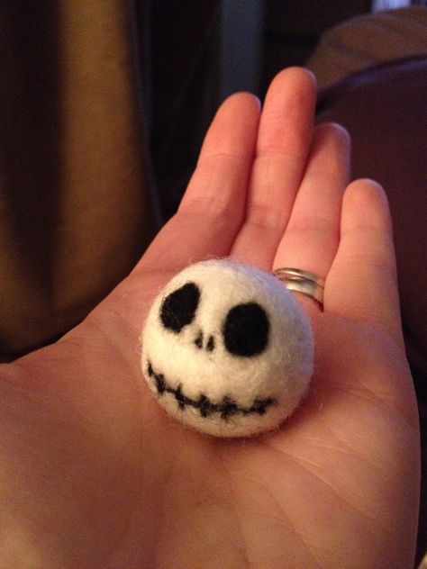 My Jack Skellington  - first attempt needle felting Needle Felted Jack Skellington, Needle Felted Skull, Needle Felted Disney, Needle Felting 2d, Halloween Needle Felting Ideas, Needle Felted Halloween Ideas, Needle Felt Halloween, Needle Felting Halloween, Halloween Needle Felting