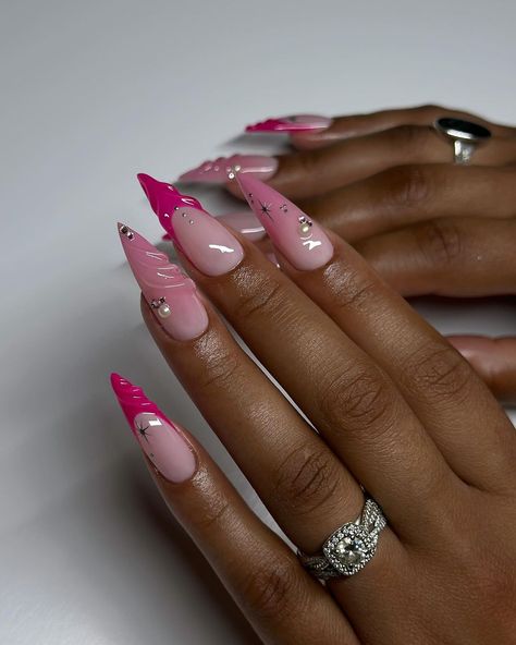 Barbie Inspo Nails, Goth Barbie Nails, Pink Barbie Nails, Pink Stiletto Nails, Stilleto Nails Designs, Birthday Barbie, Barbie Nails, Spooky Nails, Sassy Nails