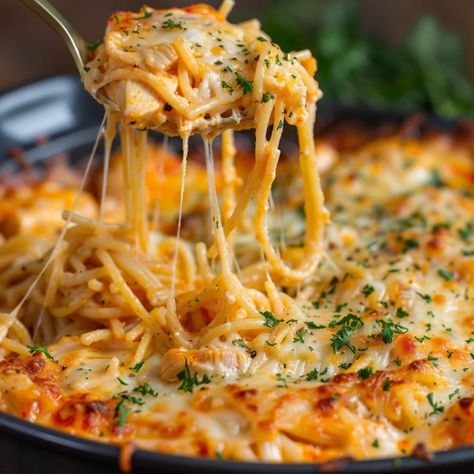 Cheesy Crack Chicken Spaghetti Bake - Good For Recipes Oven Baked Chicken Spaghetti, Chicken Spaghetti Bake, Baked Spagetti, Baked Chicken Spaghetti, Spaghetti Bake, Chicken Spaghetti Recipe, Chicken Spaghetti Casserole, Cheesy Chicken Spaghetti, Cooking Spaghetti