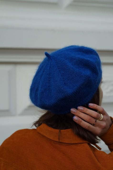 Knitting pattern for basic beret Knit Beret Free Pattern, Knit Beret Pattern, Beret Diy, Beret Knitting Pattern, Blue Beret, Beret Pattern, Vest Knit, Knit Beret, Knit Accessories