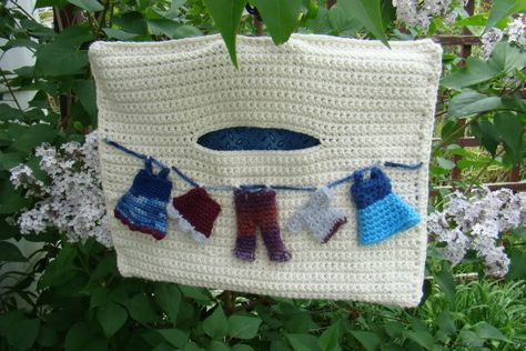 Oh my goodness.  This makes me want to hang a clothesline just to have an excuse to make this.  I may have to come up with an excuse anyway. Bag Holder Pattern, Clothespin Bag, Peg Bag, Bag Pattern Free, Flower Blanket, Crochet Basket, Crochet Home, Crochet Purses, Summer Crochet