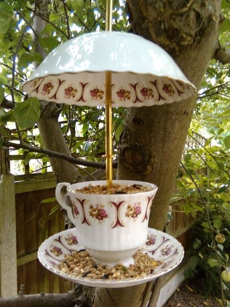 Teacup Bird Feeder Diy, Cup And Saucer Crafts, Teacup Crafts, Homemade Bird Feeders, Tea Cup Bird Feeder, Garden Decor Diy, Diy Bird Feeder, Outdoor Crafts, Glass Garden Art