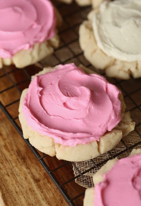 Pressed Sugar Cookies! Soft in the center, with lightly crunchy edges, piled with creamy frosting! Sorta kinda like the famous Swig Cookie! Fun Easy Cookies, Sugar Cookies Soft, Swig Cookies, Frosted Sugar Cookies, Creamy Frosting, Sugar Cookie Recipe Easy, Cookies Soft, Sugar Cookie Frosting, Easy Sugar Cookies