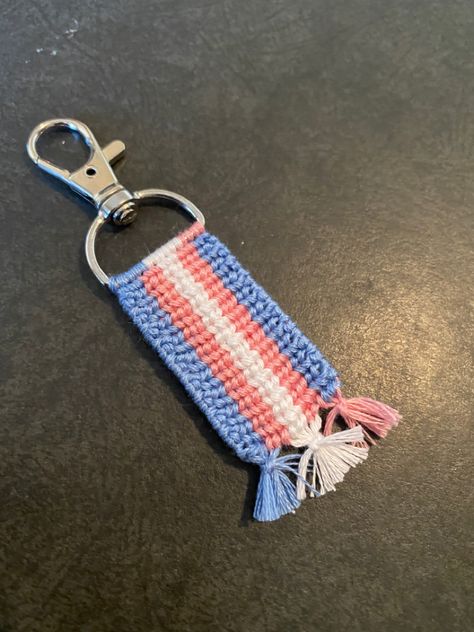 Trans Pride Accessories, Trans Bracelet Diy, Crochet Trans Flag, Pride Keychain Diy, Trans Crochet Ideas, Pride Accessories Diy, Trans Accessories, Trans Crochet, Trans Jewelry