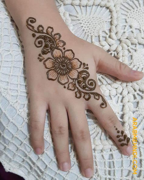 50 Gandhinagar Mehndi Design (Henna Design) - October 2019 Henna Simple Aesthetic, Hanna Tattoo, Henna Fun, Arab Mehndi, Mehendi Night, Kids Henna, Cute Henna Tattoos, Henna Inspo, Cute Henna