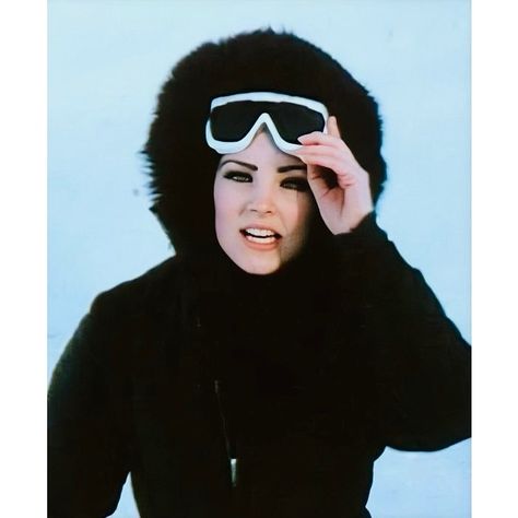 Priscilla’s Pretzels 🤍🥨 on Instagram: “Gosh it’s so cold it’s 36 degrees where I am!! #PriscillaBeaulieu #PriscillaPresley #PriscillaAnnPresley #Vintage #Classic #Retro #1960s” Precillia Presley, Priscilla Presley Outfits, Elvis Presley And Priscilla, Young Priscilla Presley, Priscilla Beaulieu, Elvis Wallpaper, Elvis Presley Priscilla, Dream Face, Robert Sean Leonard