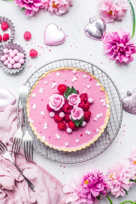 Ganache Tart, Raspberry Ganache, Romantic Desserts, Pink Desserts, Buttercream Roses, Yoghurt Cake, Heart Sprinkles, Chocolate Buttons, Dessert Photography