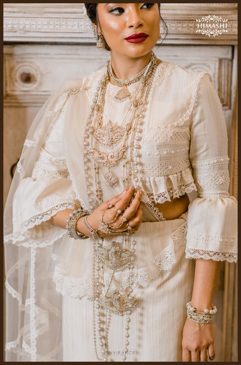 Wearing centuries worth of tradition! This beautiful tradition-inspired kandyan bridal attire has been done using handmade authentic Beeralu lace braided by our craftsmen team all the from galle #Beeralu #authenticbeeralu #lace #handmade #handcraftedlace #handmadelace #srilankanlace #himashi #couturedress #couture #bridal #bridalwear #eveningwear #beauty #fashion #kandyan #bride #kandyanbride #kandyansaree #kandyanbridal #beeralubridal #beeralubride #srilankanbride #traditionalbride Beeralu Saree Sri Lanka, Traditional Kandyan Bride, Kandian Bride, Kandyan Brides, Srilankan Wedding, Fashion Reels, Bridesmaid Saree, Vintage Saree, Bridal Attire