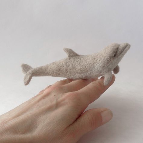 Needle Felt Whale, Needle Felted Dolphin, Felt Dolphin, Crafty Hobbies, Felt Fish, Crochet Photo Props, Clever Kids, Fun Projects For Kids, Needle Felting Diy