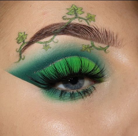 Mother Nature Eye Makeup, Plant Themed Makeup, Position Ivy Makeup, Leaf Makeup Look, Flower Fairy Face Paint, Mother Nature Makeup Looks, Poison Ivy Eye Makeup, Poison Ivy Halloween Makeup, Forest Theme Makeup