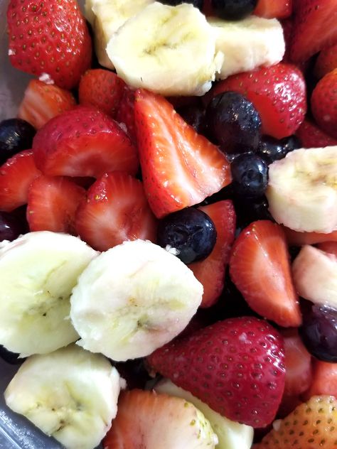 Strawberry Banana Fruit Salad, Fruit Salad With Blueberries, Strawberry Banana Salad Recipe, Strawberry Blueberry Salad, Strawberry Banana Salad, Banana Fruit Salad, Fruit Salad With Honey, Banana Salad, Lemon Salad Dressings