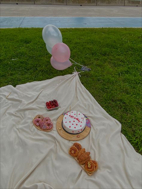 #birthday #aesthetic #birthdayparty Outdoor Birthday Aesthetic, Brithday Idol Ideas, Birthday Picnic, Birthday Aesthetic, Aesthetic Birthday, Outdoor Birthday, Outdoor Aesthetic, Garden Birthday, Islamic Love Quotes