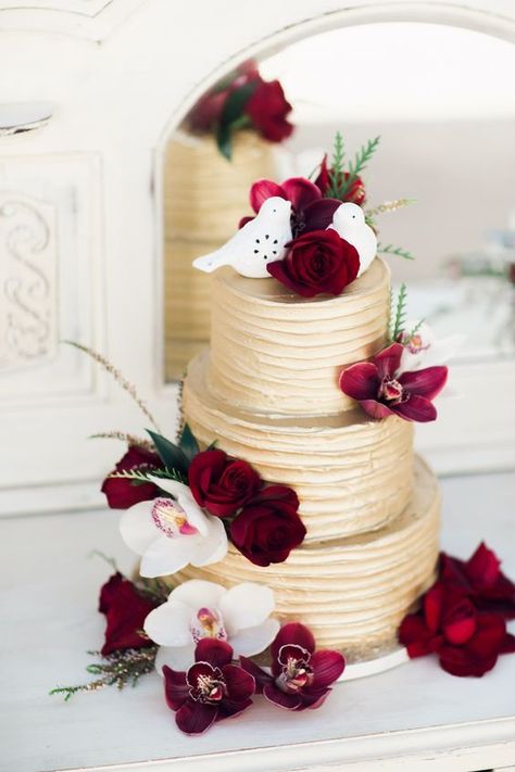 Fall in Love with These 29 Amazing Fall Wedding Cakes Wedding Cake Burgundy Gold, Wedding Cakes Maroon, Red Gold Wedding, Burgundy Wedding Cake, Holiday Cake, Wedding Cakes Elegant, Marsala Wedding, Cruise Boat, Tiered Cake