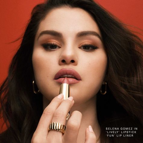 Beauty Aesthetic Wallpaper, Maquillaje Selena Gomez, Rare Beauty Aesthetic, Selena Gomez Lips, Selena Selena, Selena Gomez Makeup, Lips Color, Selena G, Beauty Aesthetic