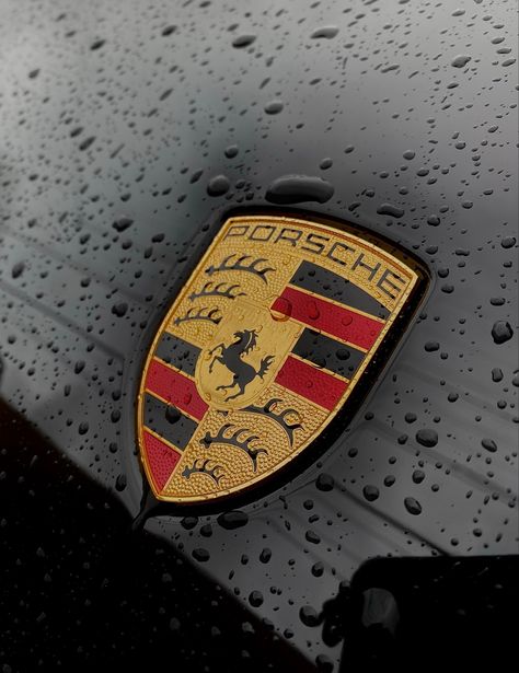 Porsche. Old money. Winter. Rain. Dark aesthetic Porsche Macan Aesthetic, Porsche Aesthetic, Car Obsession, Porsche Macan Gts, Luxury Car Photos, Porsche Macan, Mac Wallpaper, Car Aesthetic, Black Edition