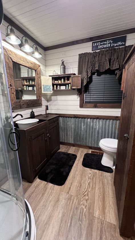 Small Primitive Bathroom Ideas, Rustic Bathroom Colors, Primitive Bathrooms Farmhouse Style, Primitive Bathroom Decor Ideas, Americana Bathroom, Antique Bathroom Cabinet, Primitive Bathroom Ideas, Guests Bathroom, Primitive Bathroom Decor