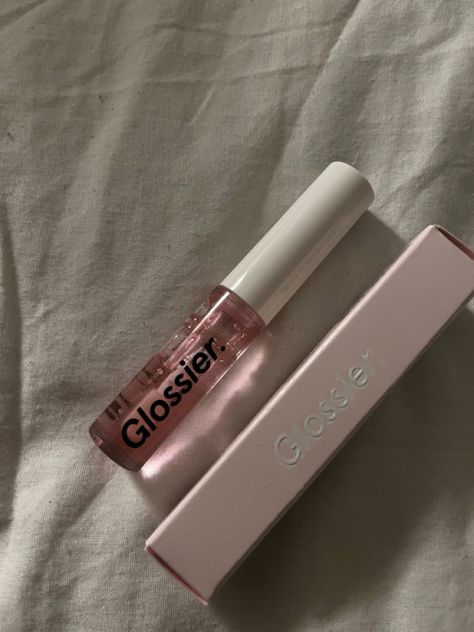 Glossier Lip Gloss Clear, Glossier Aesthetic, Glossier Lip, Glossier Girl, Makeup Lipgloss, Glossier Lip Gloss, Glossier Pink, Best Quotes From Books, Lip Products