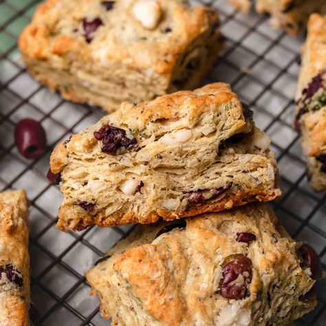 These Vegan Olive and Feta Scones have perfectly flaky layers that are filled with savoury flavours. | TMG Feta Scones, Vegan Breads, Vegan Scones, Vegan Feta Cheese, Scones Ingredients, Savory Scones, Vegan Milk, Vegan Bread, Drying Dill