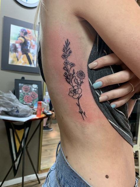 Rib cage flower tattoo. Larkspur and Daisy’s Flowers Tattoo Ideas For Women, Birth Flower Side Tattoos, Larkspur And Daisy Flower Tattoo, Tattoo For Side Rib Cage Women, Women’s Rib Cage Tattoos, Larkspur Daisy Tattoo, Lavender Side Tattoo, Side Rib Cage Tattoo, Lavender Tattoo Side Rib