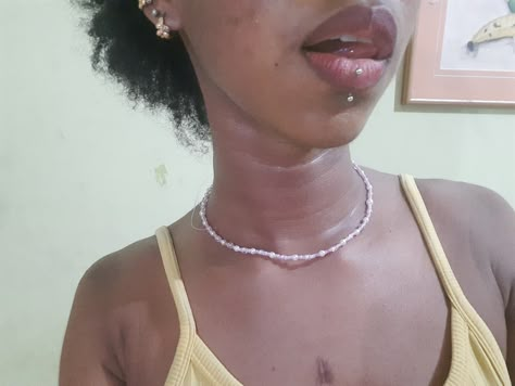 Vertical Labret On Black Women, Vertical Labret Piercing Black Women, Vertical Labret Piercing, Vertical Labret, Body Decor, Labret Piercing, Piercing Inspo, Piercings Jewelry, Guess Men