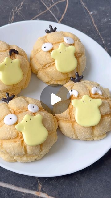 Amy’s Kitchen ❀ on Instagram: "PSYDUCK MELON PAN BREAD 🦆🍞💛

Want to make these crisp, fluffy and cute melon pan bread yourself?

Comment ‘recipe’ 👇🏻 and I’ll send you a DM with full recipe and all the steps on how I made these Psyduck melon pans. It was too long to put it in the caption🥲

Ingredients list⬇️

Bread Dough
-260 gram flour (and extra for dusting)
-3 gram salt
-40 gram granulated sugar
-5 gram instant yeast
-1 large egg
-50 ml whole milk 
-50 ml water 
-35 gram unsalted butter (room temperature) 
Biscuit Dough
-60 gram unsalted butter (room temperature)
-100 gram granulated sugar
-1 large egg
-200 gram flour
-2 gram baking powder

Topping
-28 gram granulated sugar

Royal icing
-35 gram powdered sugar
-5 gram egg whites
-few drops of lemon juice

#psyduck #melonpanbread #m Melon Pan, Biscuit Dough, Gram Flour, Ingredients List, Pan Bread, Instant Yeast, Whole Milk, Bread Dough, Egg Whites