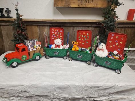 Operation Christmas Child Display Ideas, Shoebox Crafts, Occ Crafts, Shoebox Project, Samaritans Purse, Christmas Boxes Decoration, Christmas Child Shoebox Ideas, Operation Shoebox, Christmas Shoebox