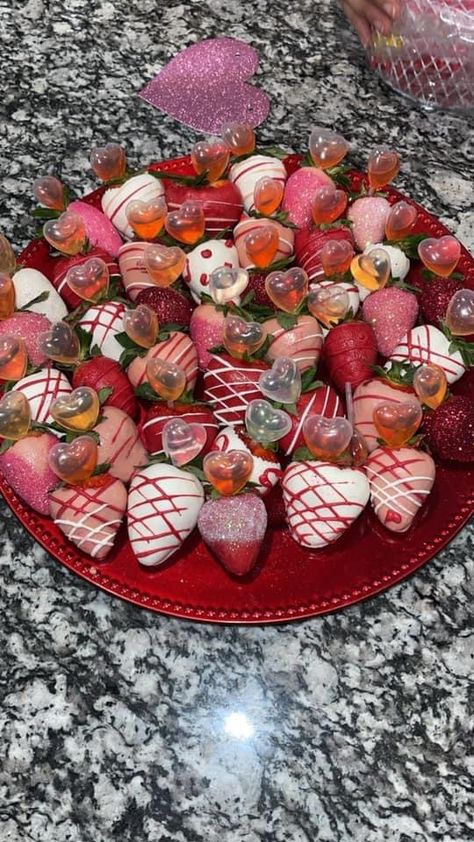 Chocolate Covered Strawberries Alcohol, Liquor Infused Strawberries, Infused Strawberries, Strawberry Dipped, Infused Treats, White Chocolate Covered Strawberries, White Chocolate Covered, Alcoholic Desserts, 26th Birthday