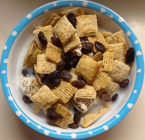 BREAKFAST 1/2/2018:  Frosted Mini Wheats, Shredded Wheat, Cinnamon Life Cereal, Raisins, Skim Milk Frosted Mini Wheats, Shredded Wheat Cereal, Life Cereal, Mini Wheats, Wheat Cereal, Evening Snacks, Skim Milk, Bee Happy, Afternoon Snacks