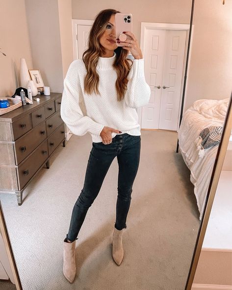 Cozy White Sweater Outfit, Turtleneck And Leggings Outfit, Cream Turtleneck Sweater Outfit, White Turtleneck Sweater Outfit, Turtle Neck Sweater Outfit, White Turtleneck Outfit, Cozy White Sweater, Turtleneck Sweater Outfit, Teacher Clothing