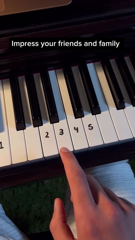 12M views · 480K reactions | This very simple pattern sounds really epic. #tipsandtricks #tips #music #piano #pianolessons #pianotutorial | Keys Tutorials | Keys Tutorials · Original audio Easy Songs On Piano, Wall Piano, Piano Teaching Games, Popular Piano Sheet Music, Antiques Sign, Piano Songs For Beginners, Piano Tutorials Songs, Piano Notes Songs, Piano Teaching Resources