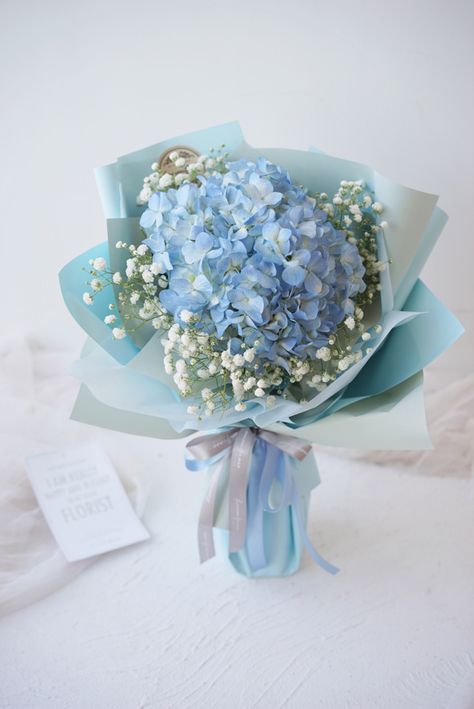 Hydrangeas Bouquet Aesthetic, Blue Hydrangea Flower Bouquet, Dried Blue Hydrangea Arrangements, Hydrangea Bouquet Aesthetic, Grad Bouquet, Blue Hydrangea Bouquet, Blue Flowers Bouquet, Blue Hydrangea Flowers, Luxury Flower Bouquets