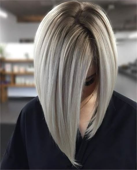 10 Hair Posts from Instagram We Loved this Week - Inspiration - Modern Salon Blonde Balayage Bob, Kort Bob, Κούρεμα Bob, Latest Hair Color, Shoulder Length Hair Cuts, Brown Blonde Hair, Grey Hair Color, Hair Color Balayage, Cool Hair Color