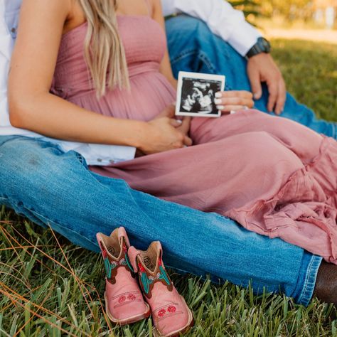 Western Gender Reveal Photoshoot, Western Maturity Photoshoot, Christian Maternity Photos, Maternity Photo Outfits Summer, Maternity Photo Shoot Ideas Western, Maternity Photo Shoot Ideas Country, Country Maternity Shoot, Maternity Pictures Summer, Country Maternity Pictures