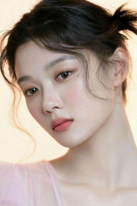 Kim You Jung, Daily Beauty Routine, Kim Yoo Jung, Spring Makeup, Acting Skills, Dewy Skin, Glossy Lips, Korean Actresses, Entertainment Industry