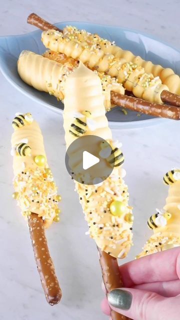 Coty Beth on Instagram: "Honeycomb inspired pretzel rods 🐝  These were the thickest pretzels I've piped over with meringue- I had to cut a pretty large hole in my piping bag, but the result is so cute 😍   Bees are made from chocolate and edible paint!  Sprinkles from @sprinklepop.shop   #honeycomb #bees #spring #springbaking #meringue #meringues #pretzelrods #bakingart #baker #treats #party" Spring Baking, Baking Art, Edible Paint, Pretzel Rods, Pretzel Sticks, Piping Bag, Pretzels, Meringue, Honeycomb